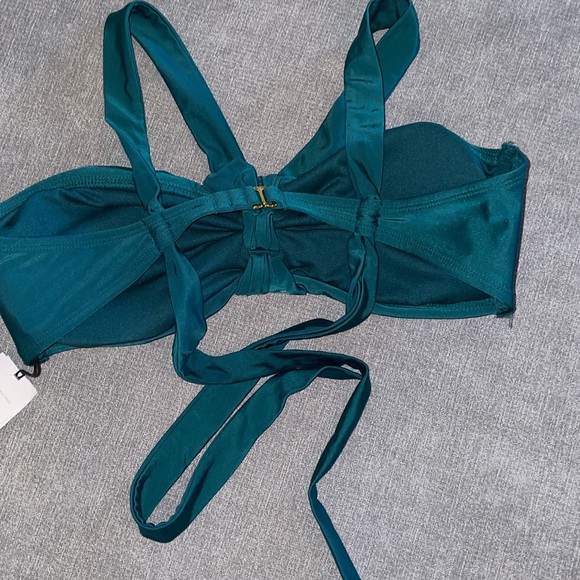 Shade & Shore Twist Center Front Bandeau Green Bikini Top - Picture 5 of 6